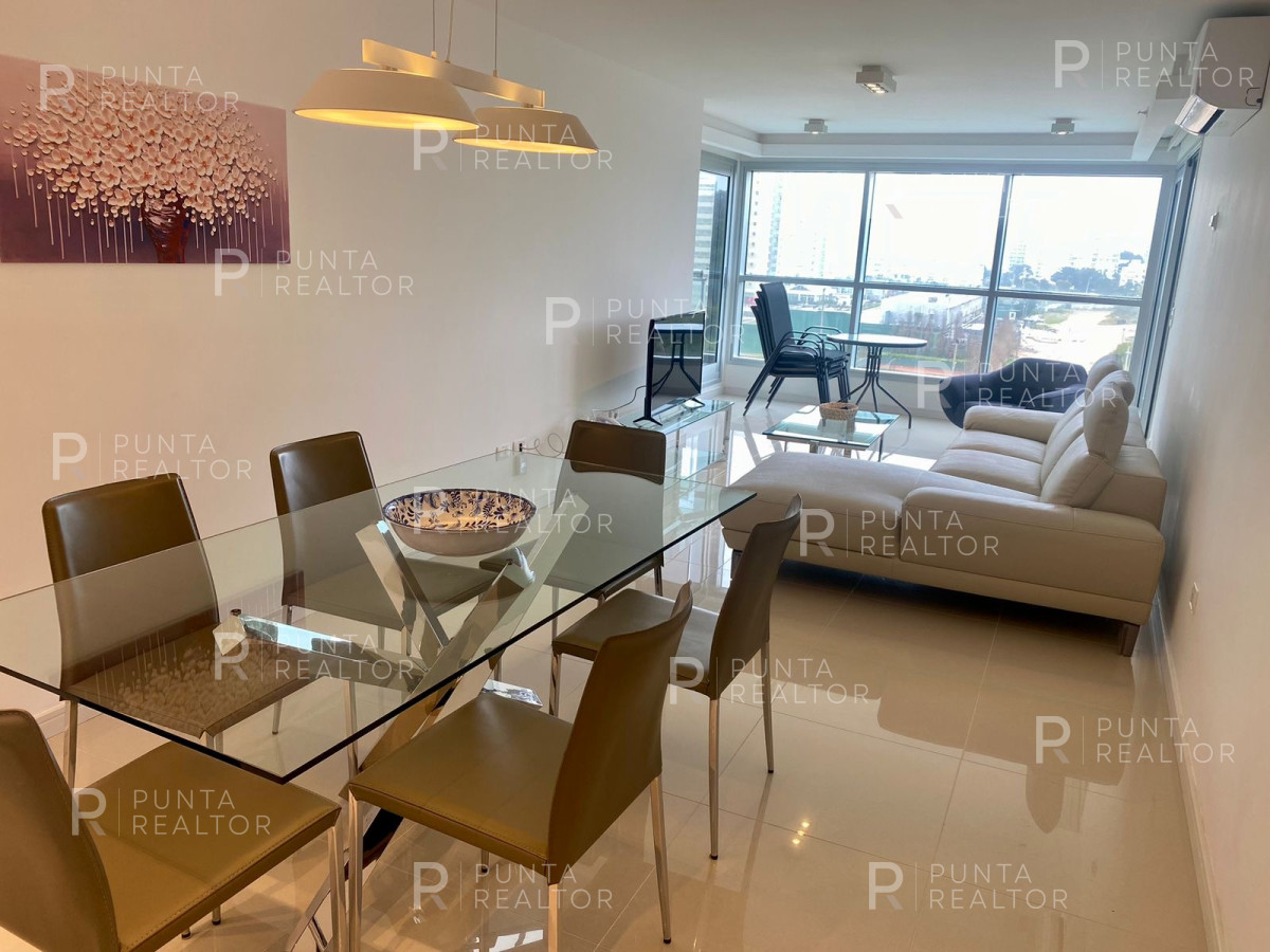 Apartamento ID.2413 - Moderno Apartamento de 2 Dormitorios y Dependencia a Pasos de Playa Brava