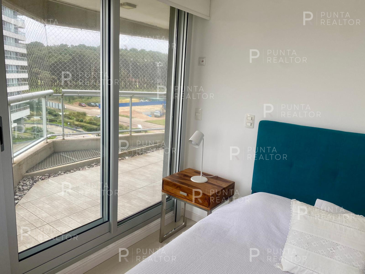Apartamento ID.2413 - Moderno Apartamento de 2 Dormitorios y Dependencia a Pasos de Playa Brava