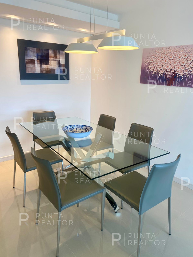 Apartamento ID.2413 - Moderno Apartamento de 2 Dormitorios y Dependencia a Pasos de Playa Brava