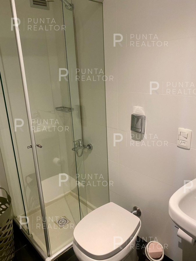 Apartamento ID.2413 - Moderno Apartamento de 2 Dormitorios y Dependencia a Pasos de Playa Brava
