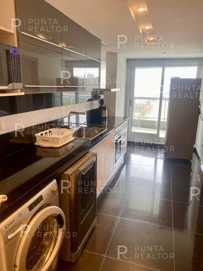 Apartamento ID.2413 - Moderno Apartamento de 2 Dormitorios y Dependencia a Pasos de Playa Brava