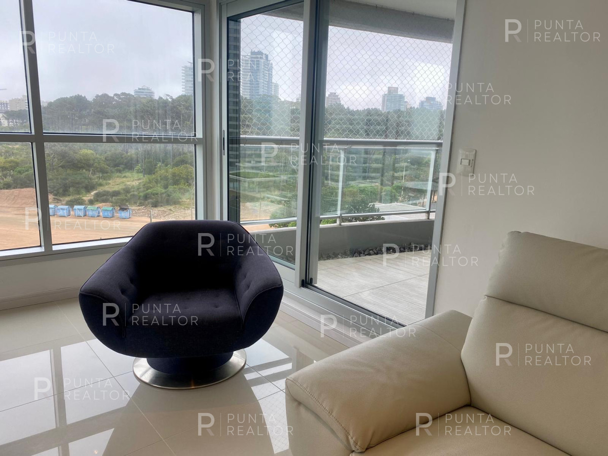 Apartamento ID.2413 - Moderno Apartamento de 2 Dormitorios y Dependencia a Pasos de Playa Brava