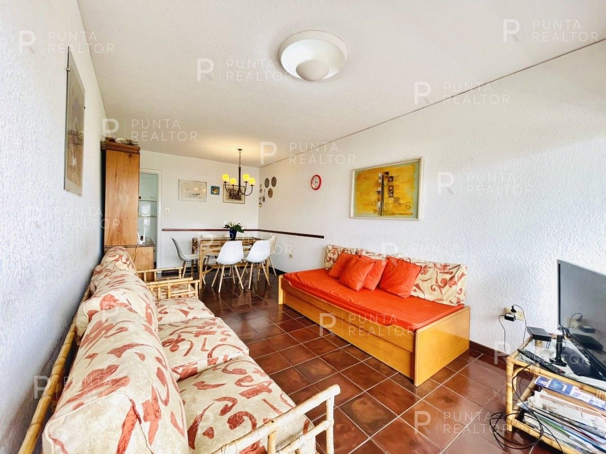 Apartamento ID.1596 - Apartamento de 2 Dormitorios en Aidy Grill a Pocos Metros de Playa Brava - Venta