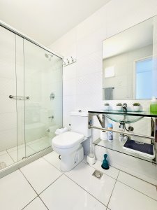 Apartamento en alquiler de 2 dormitorios con 2 baños sobre Roosevelt, Punta del Este - VLX5958A