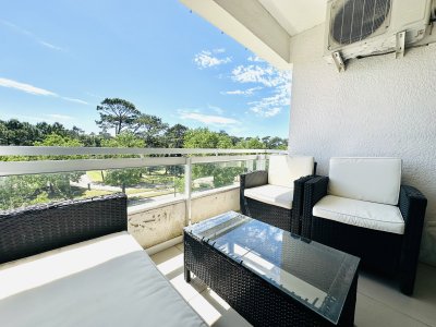 Apartamento en alquiler de 2 dormitorios con 2 baños sobre Roosevelt, Punta del Este - VLX5958A
