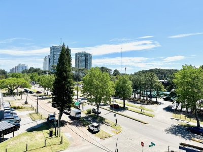 Apartamento en alquiler de 2 dormitorios con 2 baños sobre Roosevelt, Punta del Este - VLX5958A