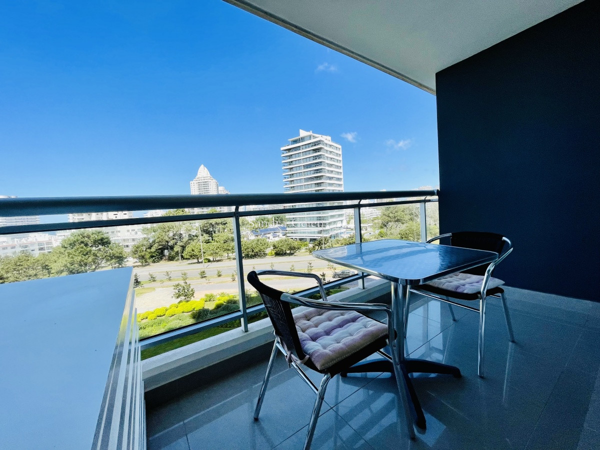 Apartamento ID.1860 - Venta y alquiler temporario de apartamento de un dormitorio en torre de categoría a pasos de Playa Brava