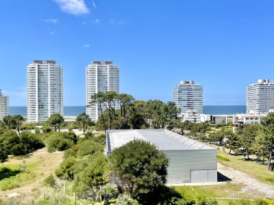 Apartamento ID.1860 - Venta y alquiler temporario de apartamento de un dormitorio en torre de categoría a pasos de Playa Brava
