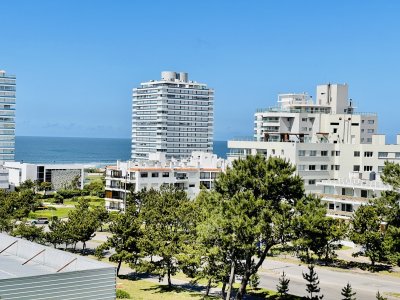 Apartamento ID.1860 - Venta y alquiler temporario de apartamento de un dormitorio en torre de categoría a pasos de Playa Brava