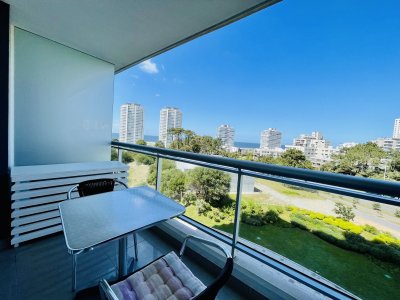 Apartamento ID.1860 - Venta y alquiler temporario de apartamento de un dormitorio en torre de categoría a pasos de Playa Brava