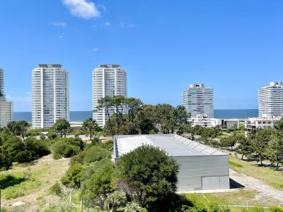 Apartamento ID.1860 - Venta y alquiler temporario de apartamento de un dormitorio en torre de categoría a pasos de Playa Brava