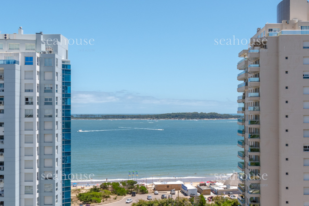 Apartamento Ref.401 - Excelente Apartamento de 3 Dormitorios con Vista al Mar - Venta Punta del Este