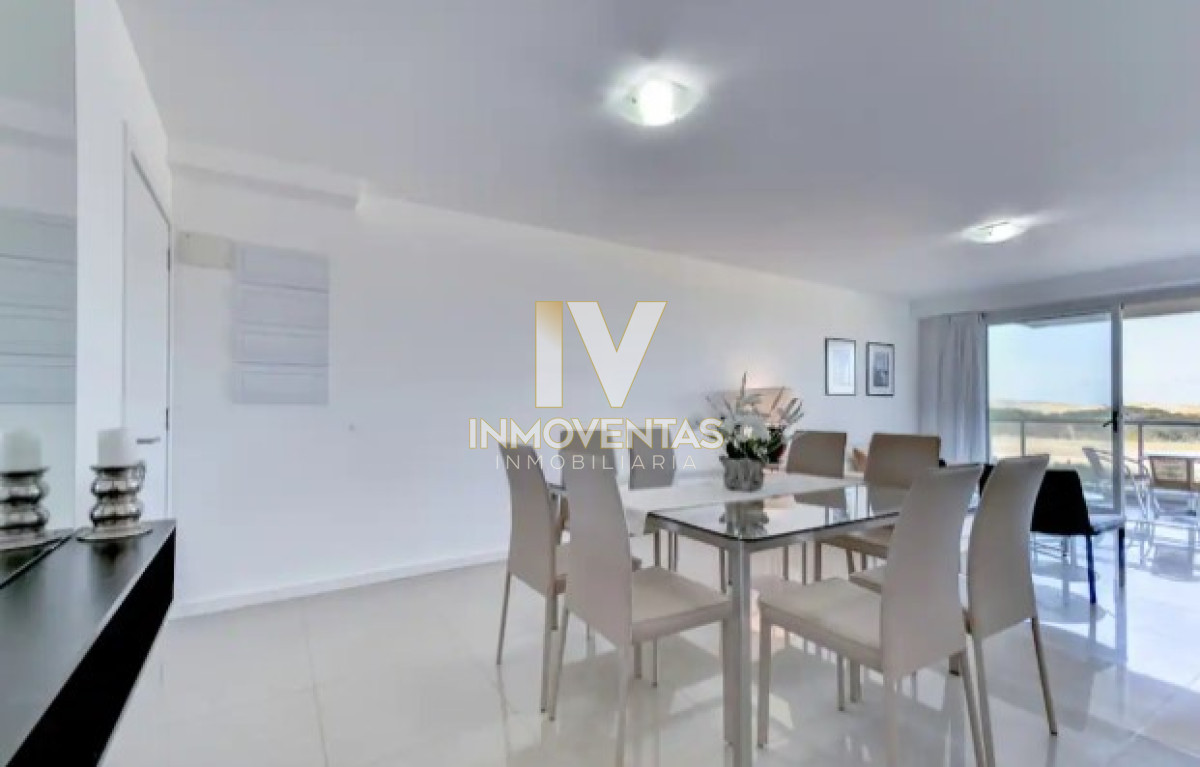 Apartamento ID.4101 - Apartamento de 3 Dormitorios en Venta Primera Línea del Mar, Playa Brava Punta del Este