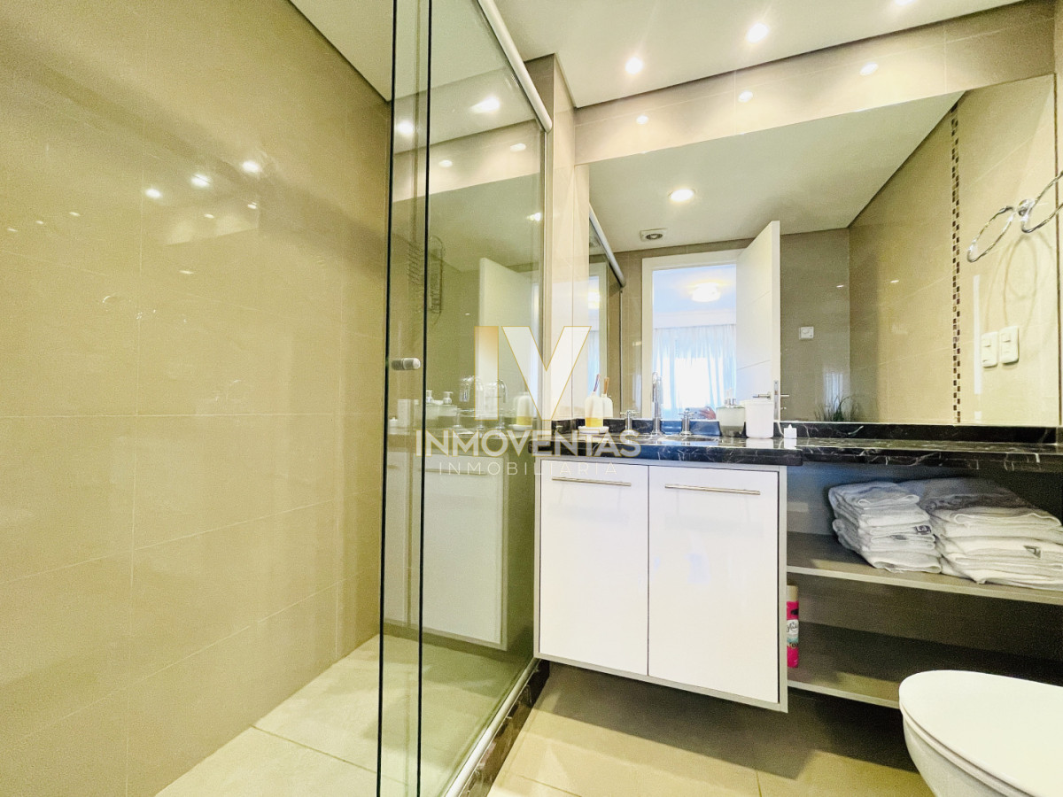 Apartamento ID.4064 - Moderno Apartamento de 2 Dormitorios en Venta, Playa Mansa 