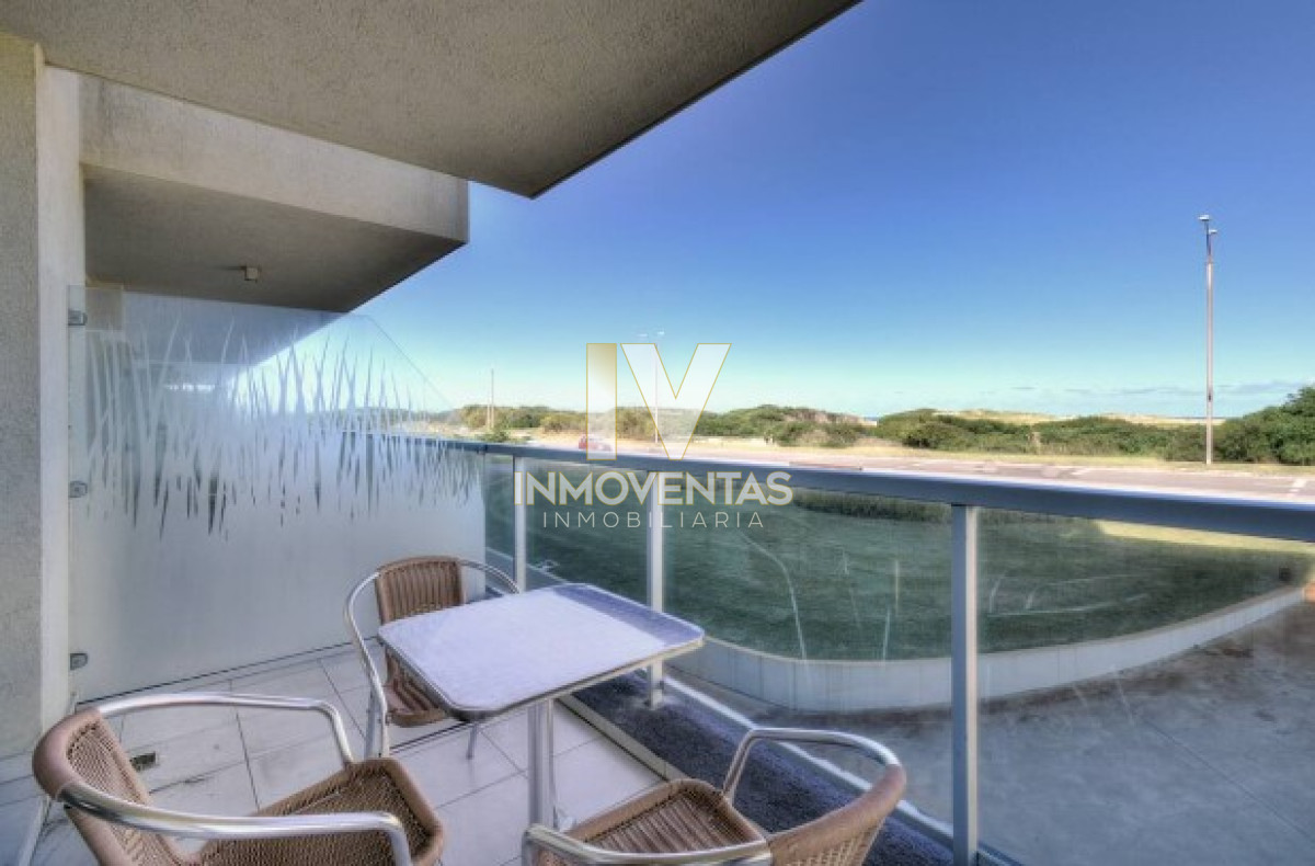 Apartamento ID.4101 - Apartamento de 3 Dormitorios en Venta Primera Línea del Mar, Playa Brava Punta del Este