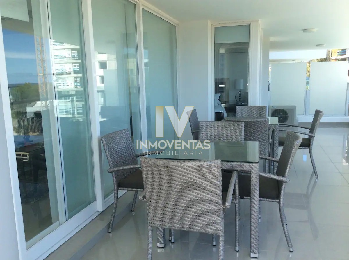 Apartamento ID.3052 - Venta y alquiler de moderno departamento de tres dormitorios más dependencia a pasos de Playa Brava