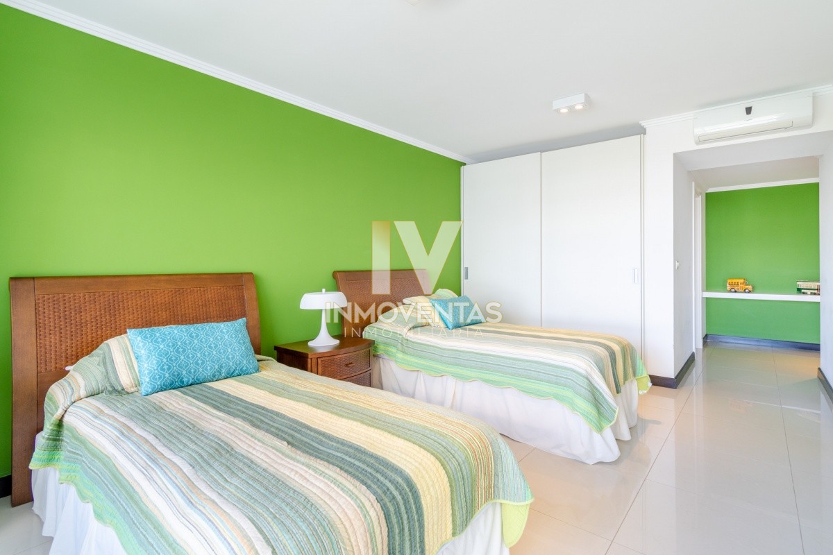 Apartamento ID.3164 - Moderno Apartamento de 3 Dormitorio y Dependencia Frente al Mar, Playa Brava