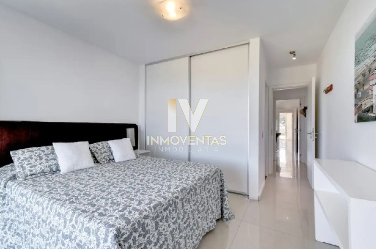 Apartamento ID.4101 - Apartamento de 3 Dormitorios en Venta Primera Línea del Mar, Playa Brava Punta del Este