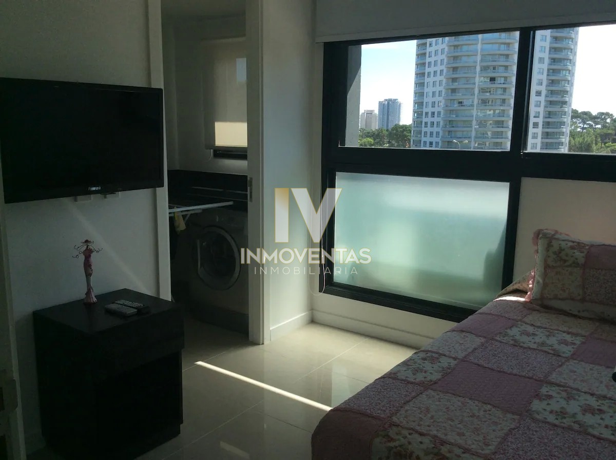 Apartamento ID.3052 - Venta y alquiler de moderno departamento de tres dormitorios más dependencia a pasos de Playa Brava