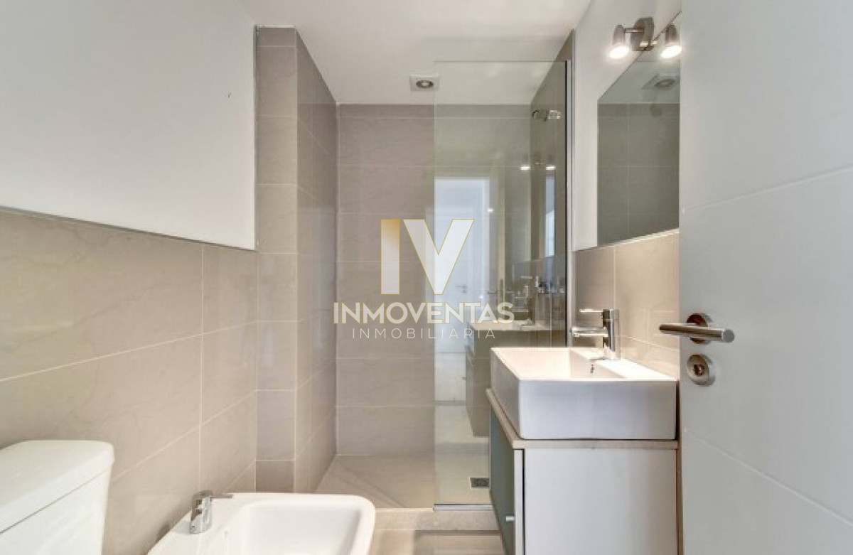 Apartamento ID.4101 - Apartamento de 3 Dormitorios en Venta Primera Línea del Mar, Playa Brava Punta del Este