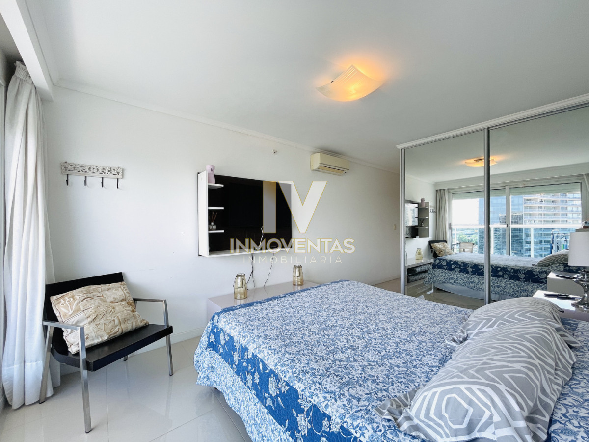 Apartamento ID.4064 - Moderno Apartamento de 2 Dormitorios en Venta, Playa Mansa 