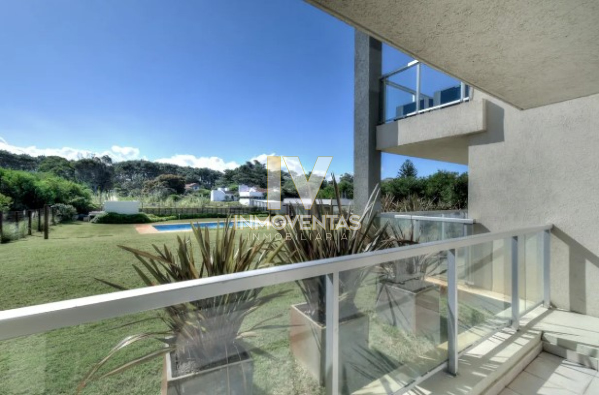 Apartamento ID.4101 - Apartamento de 3 Dormitorios en Venta Primera Línea del Mar, Playa Brava Punta del Este