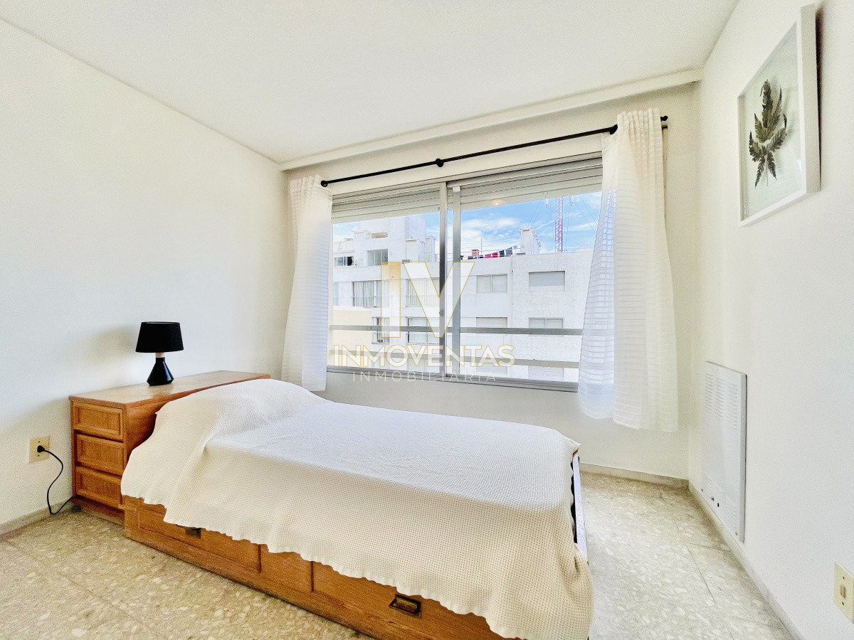 Apartamento ID.3785 - Apartamento de 3 Dormitorios sobre Gorlero, Punta del Este - Venta y Alquiler Anual