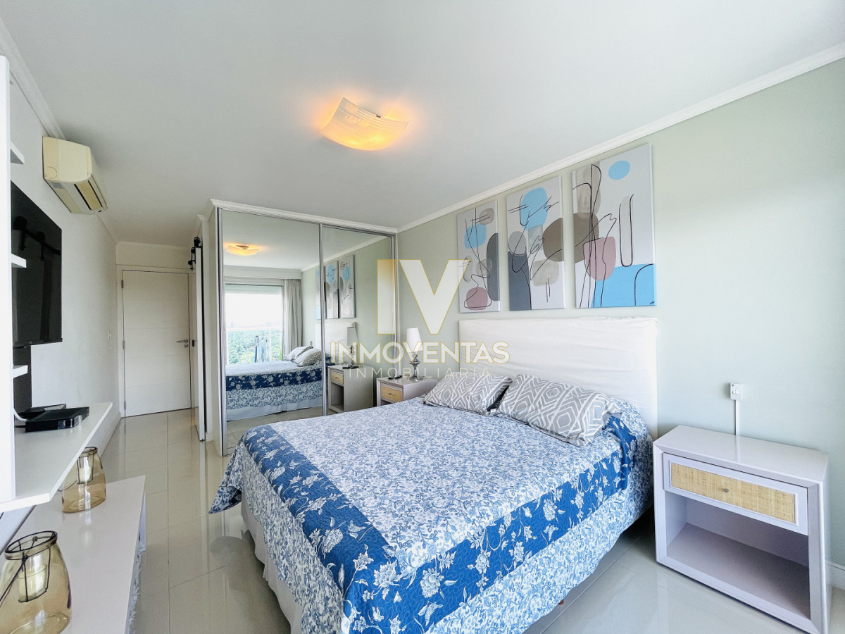 Apartamento ID.4064 - Moderno Apartamento de 2 Dormitorios en Venta, Playa Mansa 