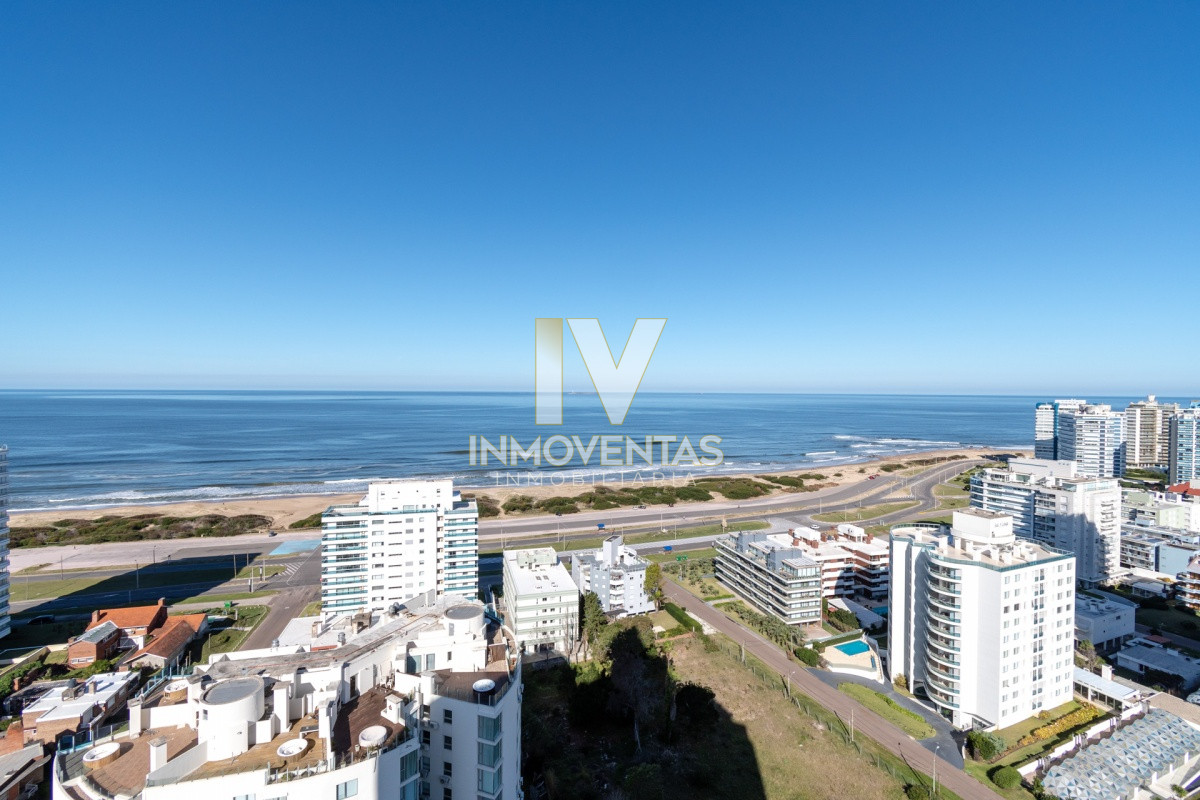 Apartamento ID.70024 - Apartamento de 2 Dormitorios en Playa Brava con Vista al Mar - Venta
