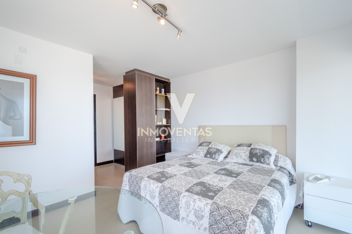 Apartamento ID.3477 - Venta de Excelente Apartamento de 3 Dormitorios con Vista al Mar, Playa Mansa, Punta del Este