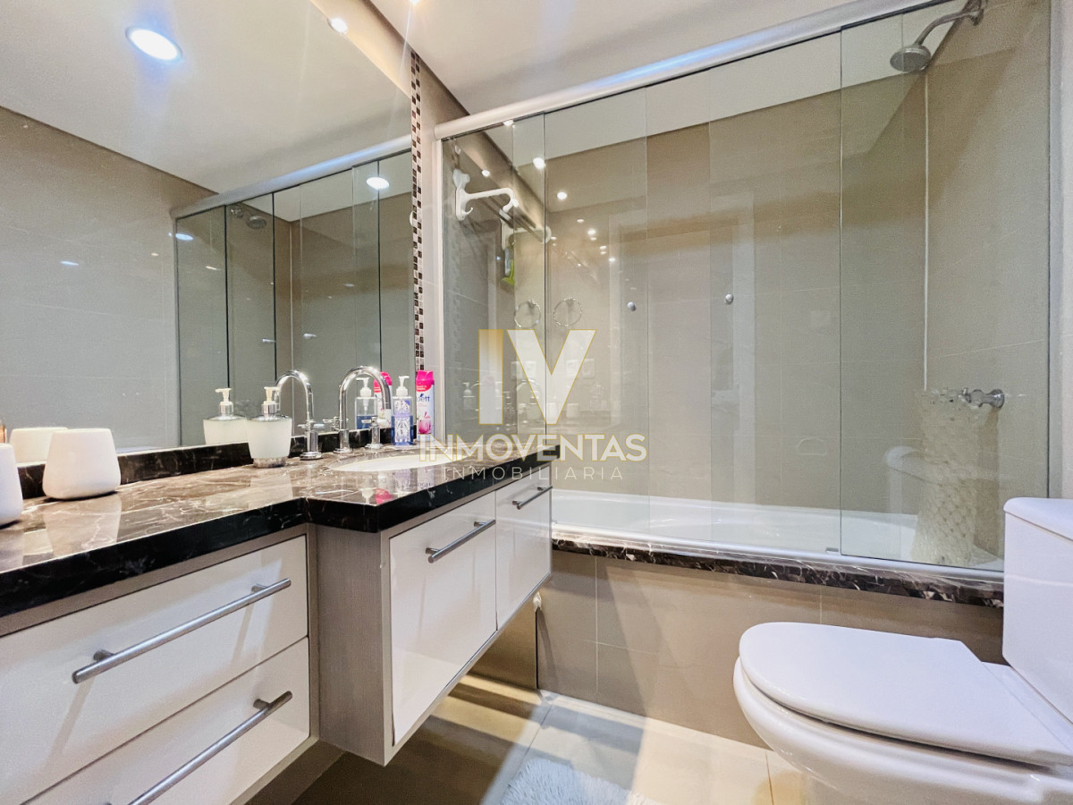 Apartamento ID.4064 - Moderno Apartamento de 2 Dormitorios en Venta, Playa Mansa 