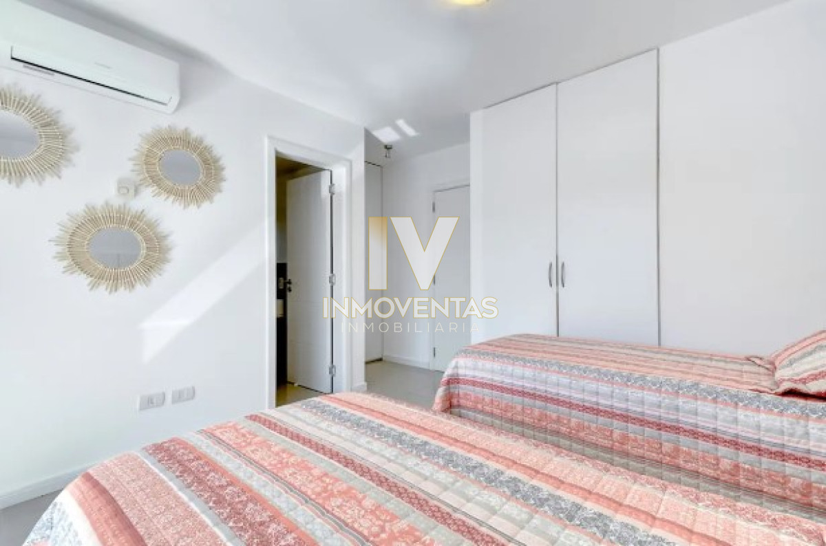 Apartamento ID.4101 - Apartamento de 3 Dormitorios en Venta Primera Línea del Mar, Playa Brava Punta del Este