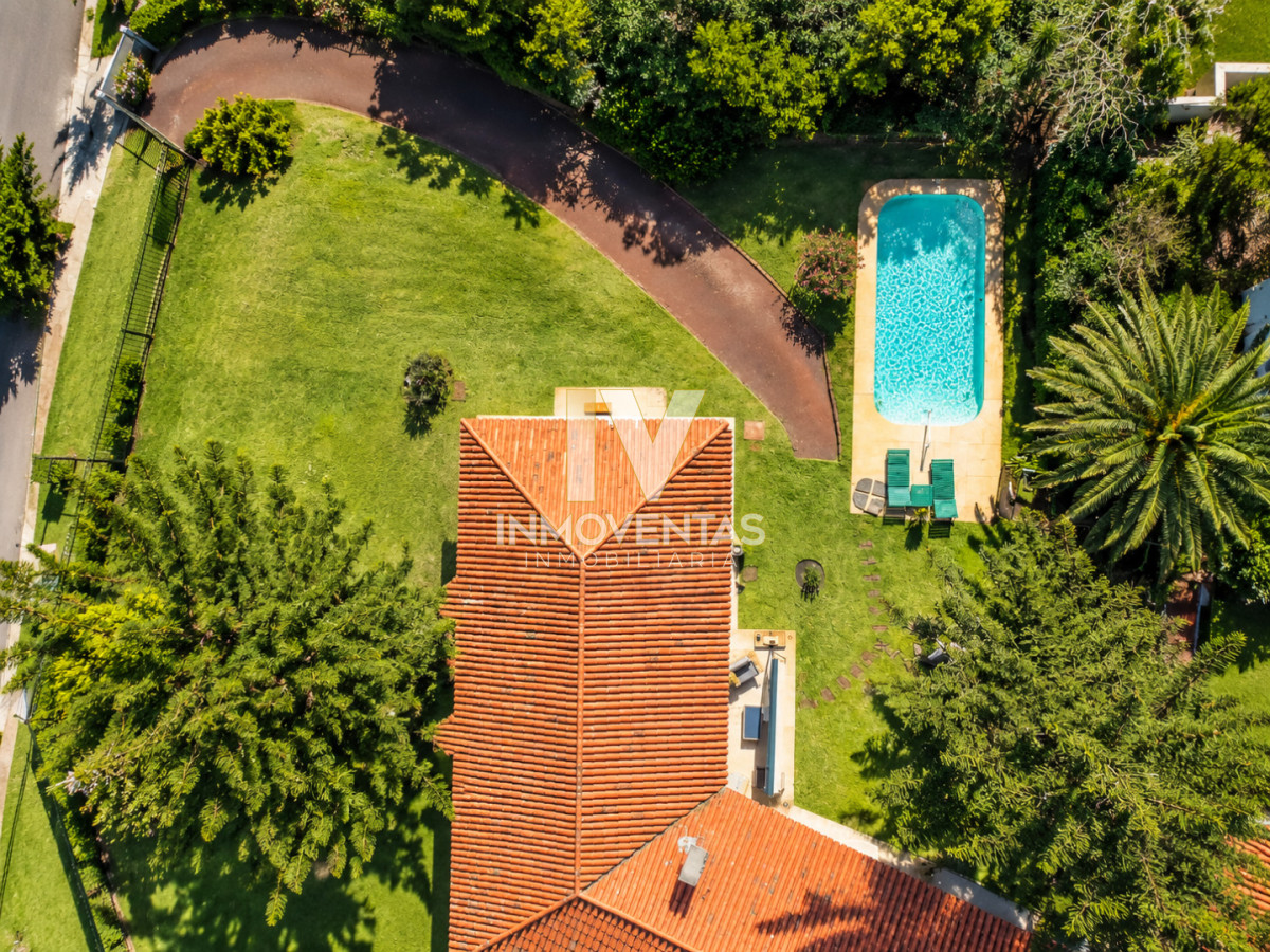 Casa ID.3081 - Excelente Casa de 4 Dormitorios y Piscina a una Cuadra del Mar 