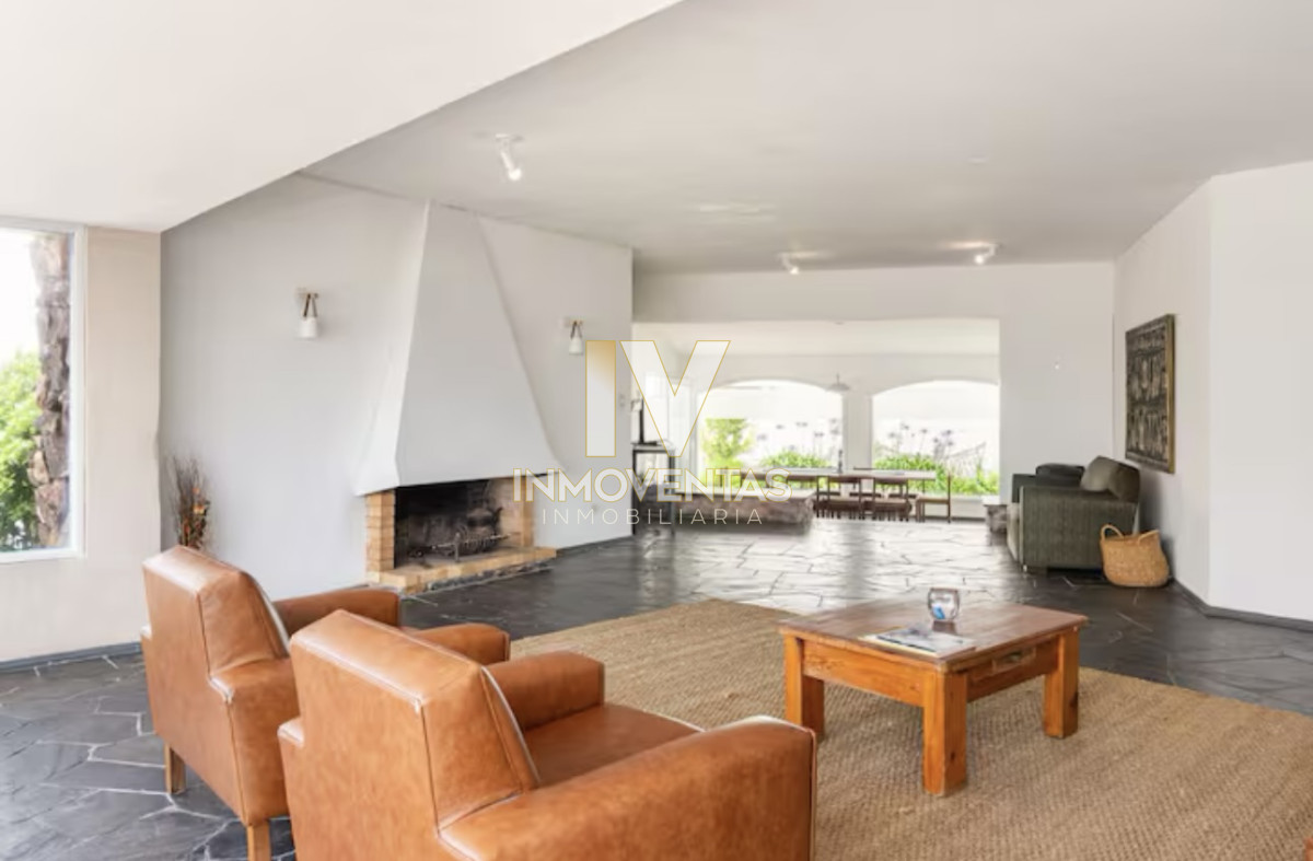 Casa ID.4087 - Gran Casa en Venta sobre el Mar de 5 Dormitorios y Dependencia en Península, Punta del Este