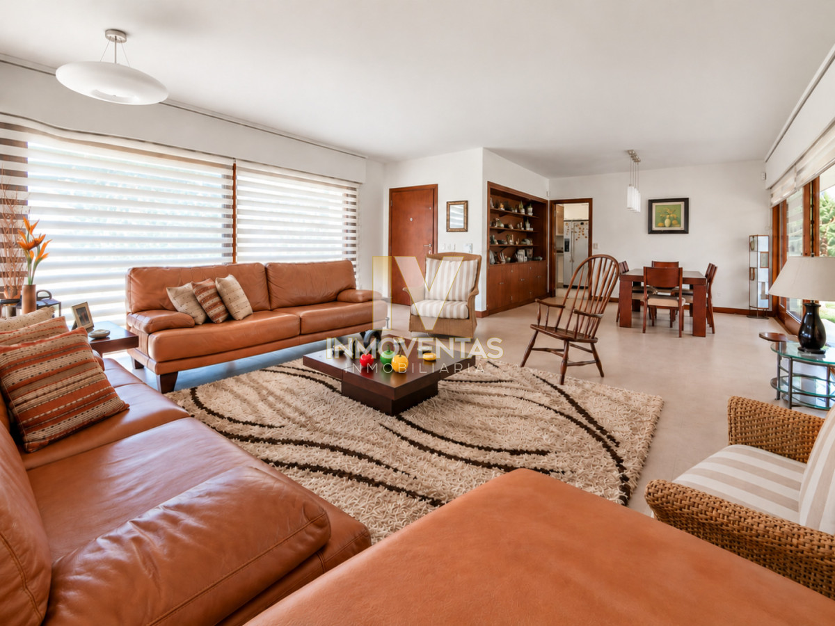 Casa ID.3081 - Excelente Casa de 4 Dormitorios y Piscina a una Cuadra del Mar 
