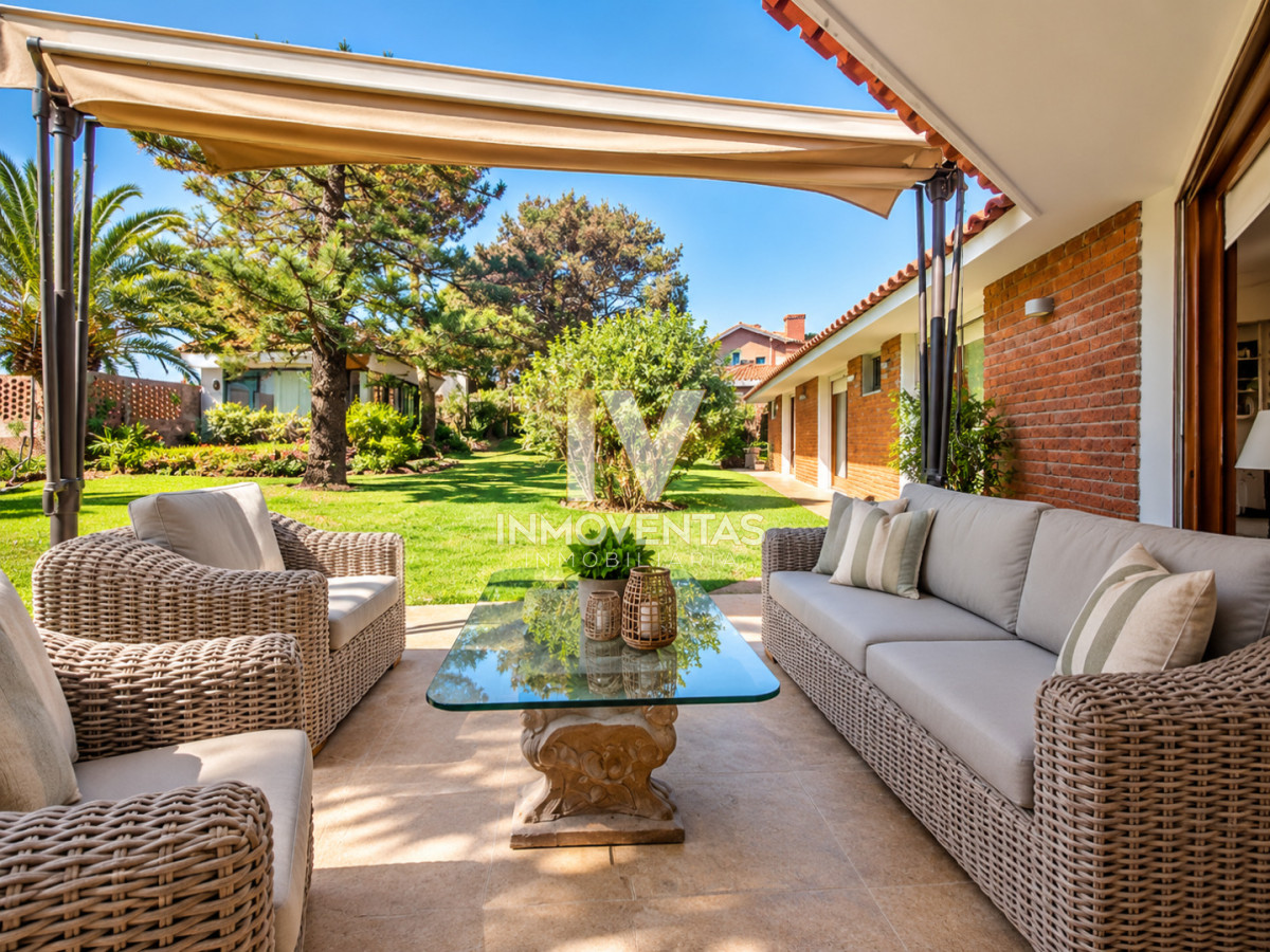 Casa ID.3081 - Excelente Casa de 4 Dormitorios y Piscina a una Cuadra del Mar 