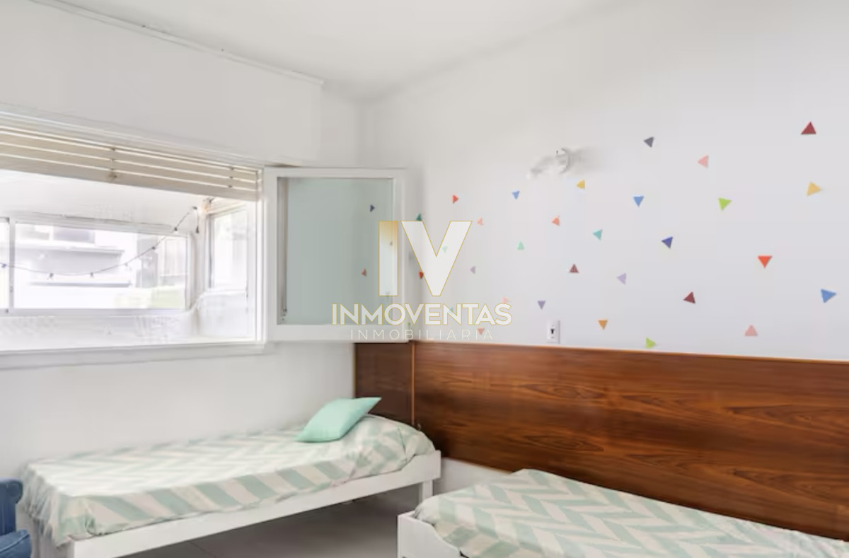 Casa ID.4087 - Gran Casa en Venta sobre el Mar de 5 Dormitorios y Dependencia en Península, Punta del Este