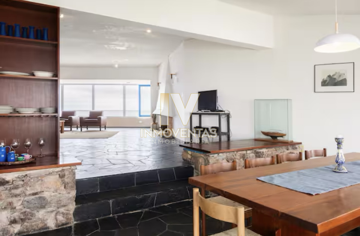 Casa ID.4087 - Gran Casa en Venta sobre el Mar de 5 Dormitorios y Dependencia en Península, Punta del Este
