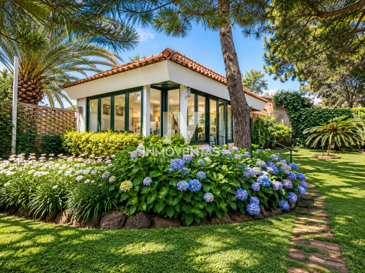 Casa ID.3081 - Excelente Casa de 4 Dormitorios y Piscina a una Cuadra del Mar 