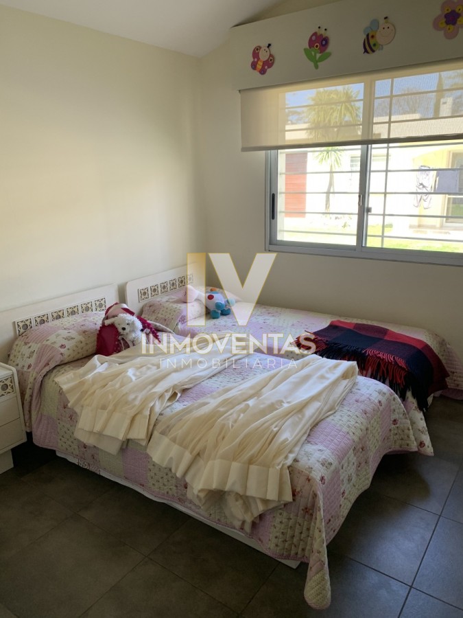 Casa ID.2972 - Muy Buena Casa de 4 Dormitorios en Playa Mansa, Venta