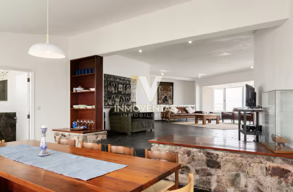 Casa ID.4087 - Gran Casa en Venta sobre el Mar de 5 Dormitorios y Dependencia en Península, Punta del Este