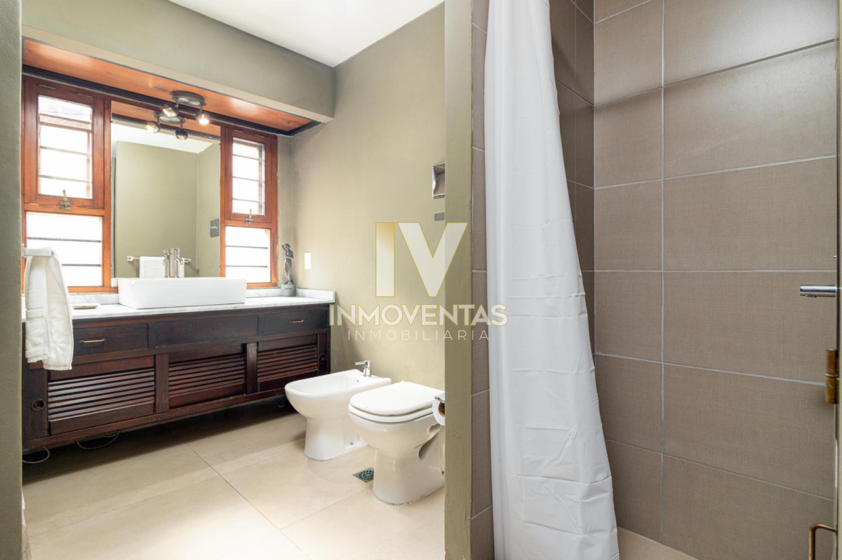 Casa ID.4087 - Gran Casa en Venta sobre el Mar de 5 Dormitorios y Dependencia en Península, Punta del Este