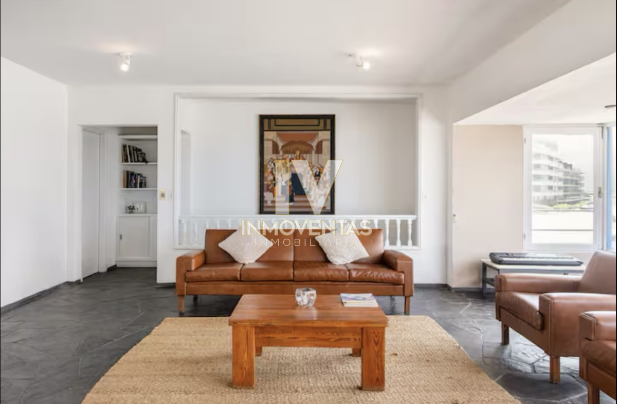 Casa ID.4087 - Gran Casa en Venta sobre el Mar de 5 Dormitorios y Dependencia en Península, Punta del Este