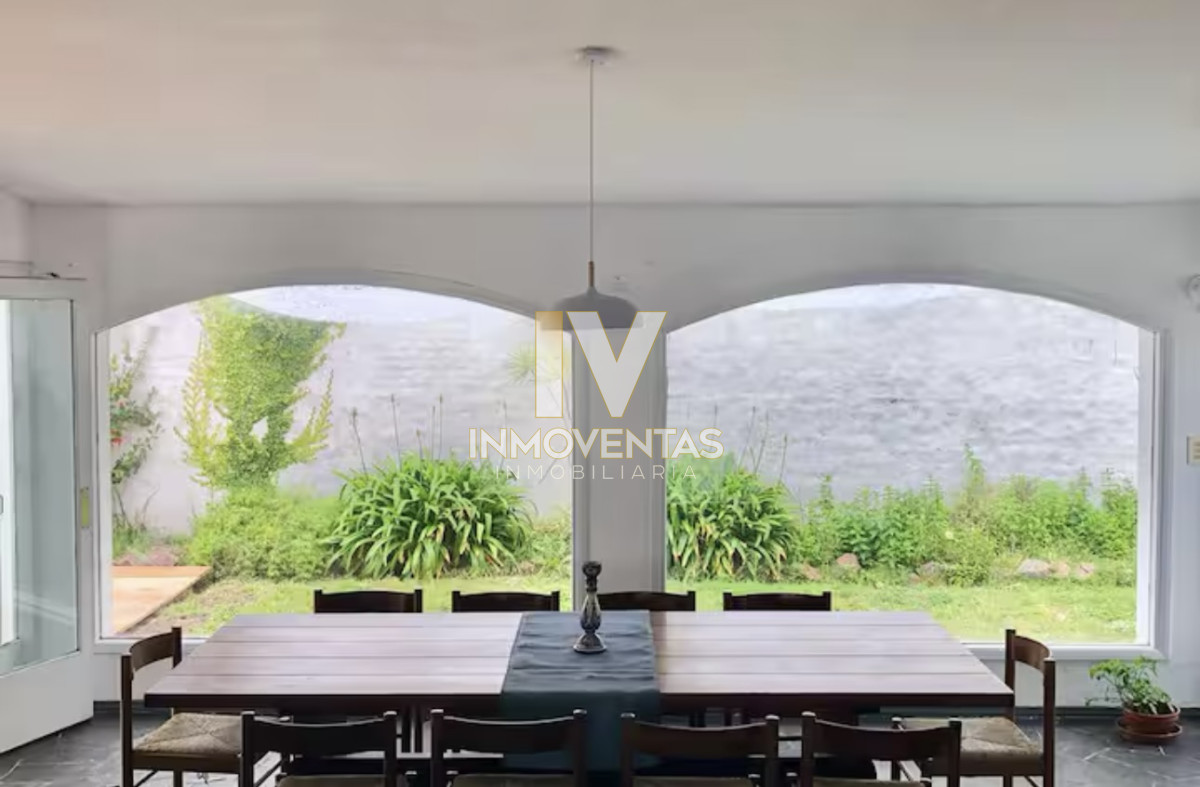 Casa ID.4087 - Gran Casa en Venta sobre el Mar de 5 Dormitorios y Dependencia en Península, Punta del Este