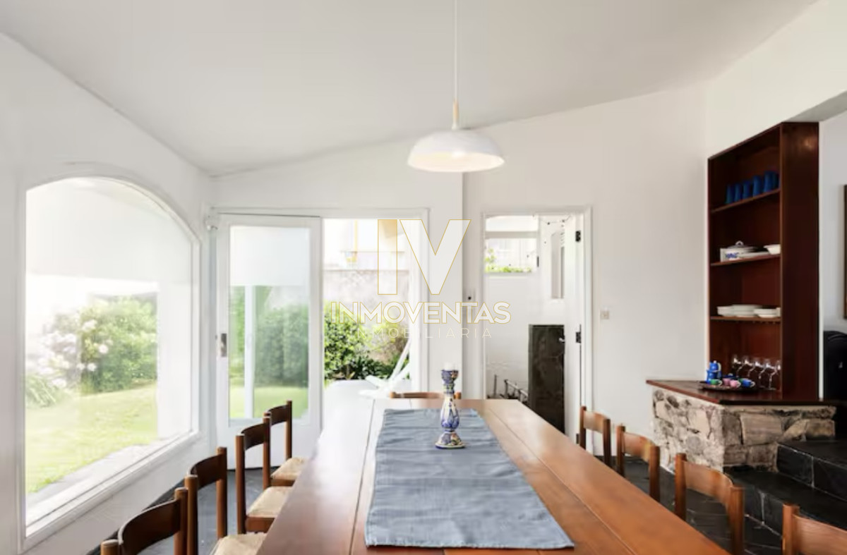 Casa ID.4087 - Gran Casa en Venta sobre el Mar de 5 Dormitorios y Dependencia en Península, Punta del Este