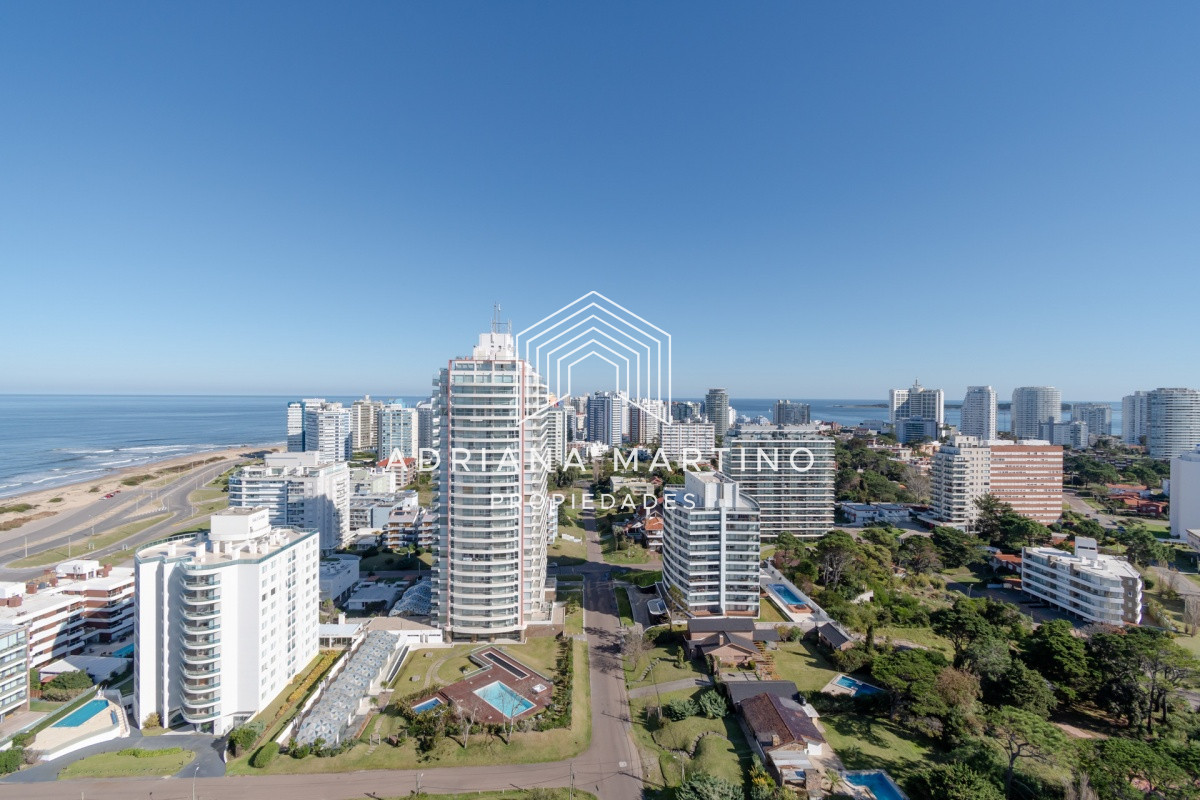 Apartamento ID.70024 - Apartamento de 2 Dormitorios en Playa Brava con Vista al Mar - Venta