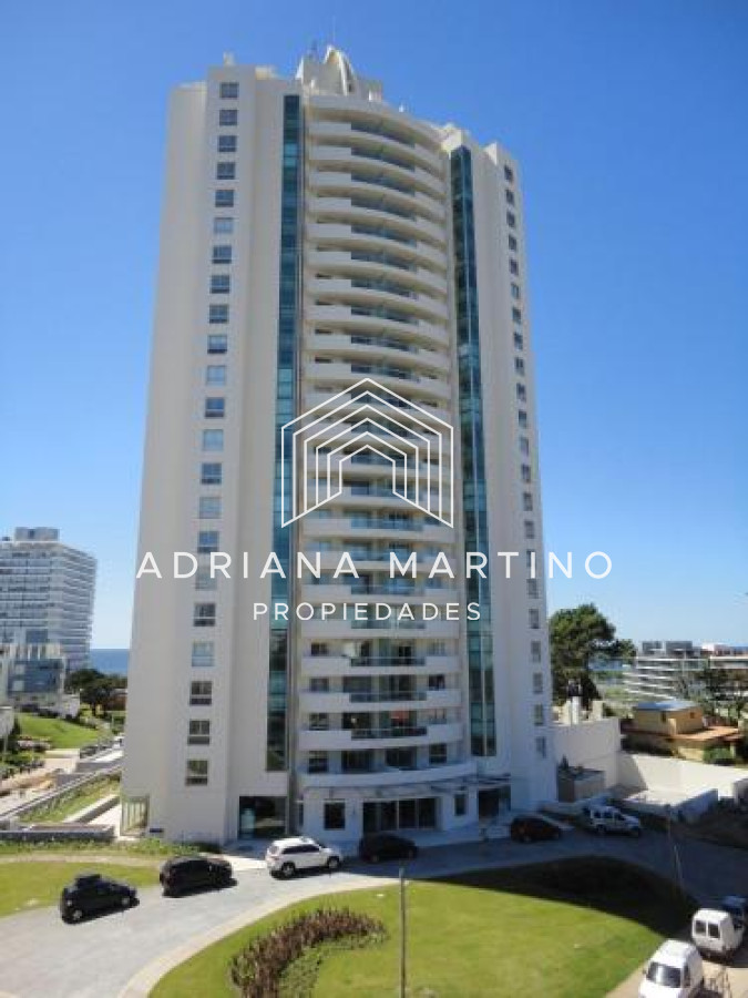Apartamento ID.70024 - Apartamento de 2 Dormitorios en Playa Brava con Vista al Mar - Venta