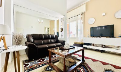 Apartamento de 2 Dormitorios con 2 Baños en ubicación privilegiada en Península entre playas Mansa y Brava