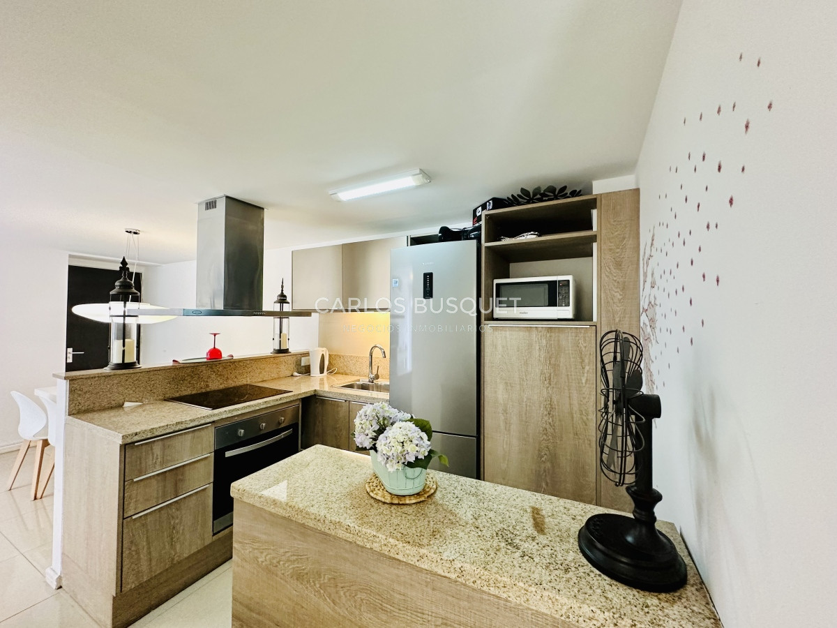 Apartamento ID.814 - Venta y alquiler temporario de apartamento de 2 dormitorios con 2 baños a pasos del Puerto de Punta del Este