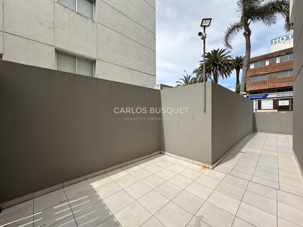 Apartamento ID.814 - Venta y alquiler temporario de apartamento de 2 dormitorios con 2 baños a pasos del Puerto de Punta del Este